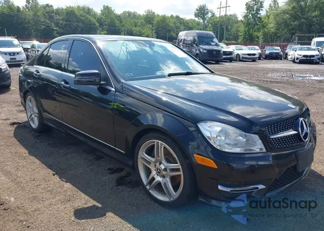 2013 Mercedes-Benz C 300 из США, поврежденный, VIN WDDGF8AB9DR275448
